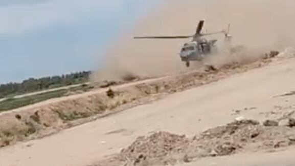 Los hombres que circulan por la zona portan chalecos tácticos con las mismas iniciales de sus vehículos “FECH” (Fuerzas Especiales de la Chapiza).