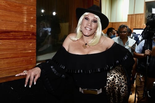 Laura León negó que hubiera terminado con su novio por vestirse de mujer