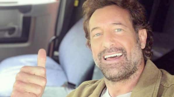 Gabriel Soto presume su tonificado abdomen a sus 47 años, sin dar señales de su relación con Irina