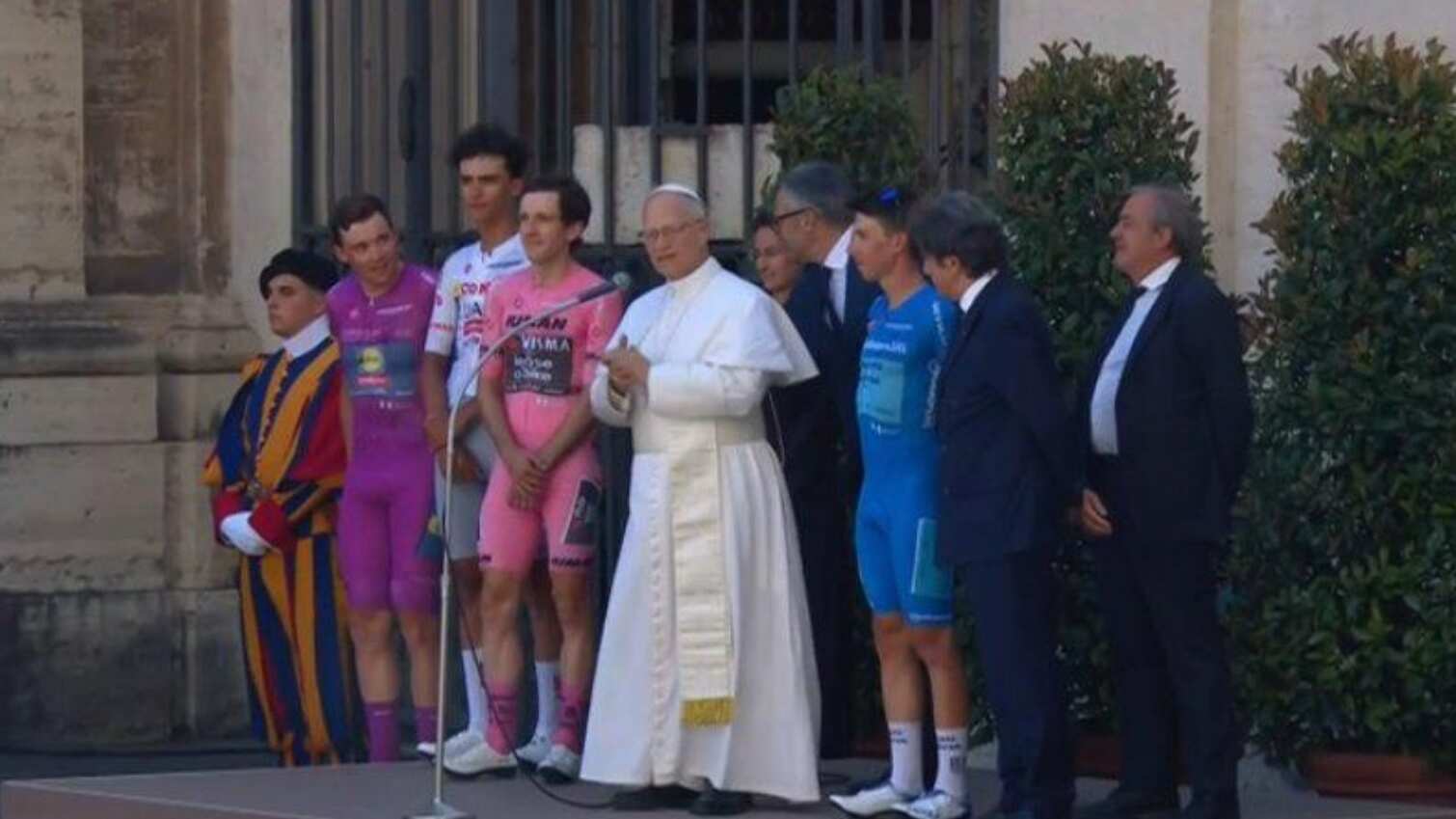 Isaac del Toro tuvo un emotivo encuentro con el papa León XIV.