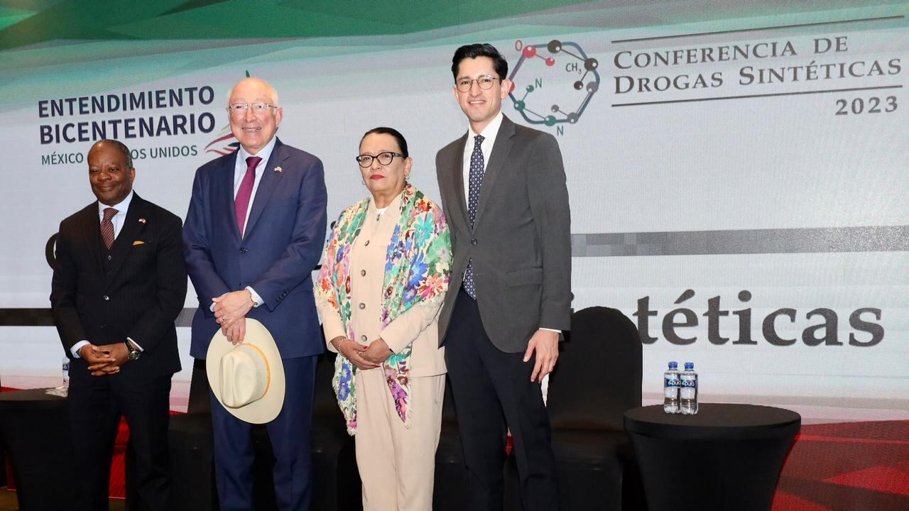 En el evento participaron Ken Salazar, embajador de Estados Unidos en México y Todd Robinson, subsecretario para Asuntos  Internacionales de Narcóticos y Cumplimiento de la Ley.
