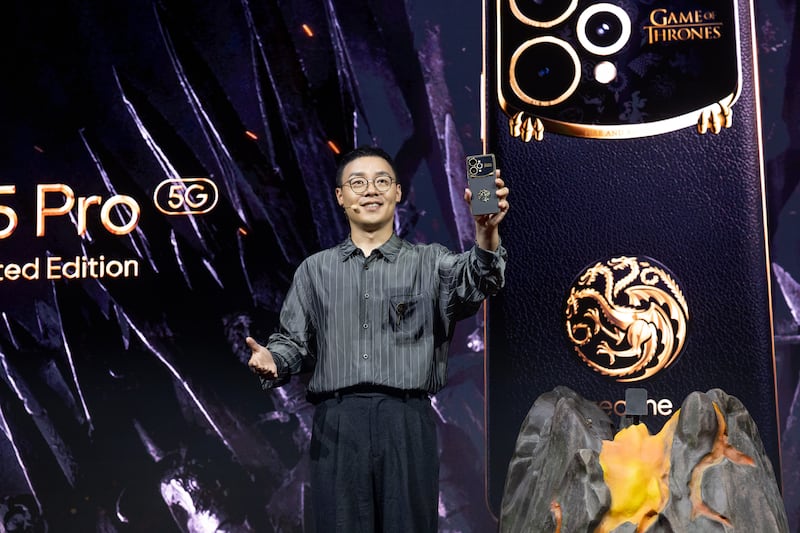 Inspirado en la Casa Targaryen, el nuevo realme 15 Pro Game of Thrones Edition trae diseño dragónico, detalles de colección y la innovadora tecnología Dragonfire que cambia de color con el calor