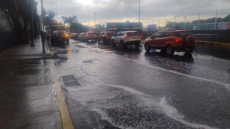 ¡Activan Alerta Roja en CDMX! Fuertes lluvias inundan Coyoacán y hospital en Tlalpan