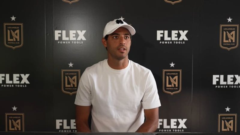 Carlos Vela no se motiva por jugar contra Messi.