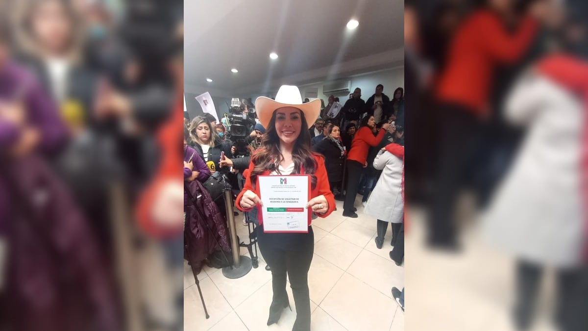 Barrón llegó a la sede del PRI con toda la actitud.