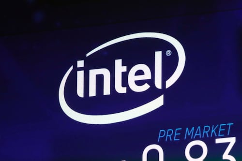 Intel destaca logros significativos superando las previsiones en el cuarto trimestre del año