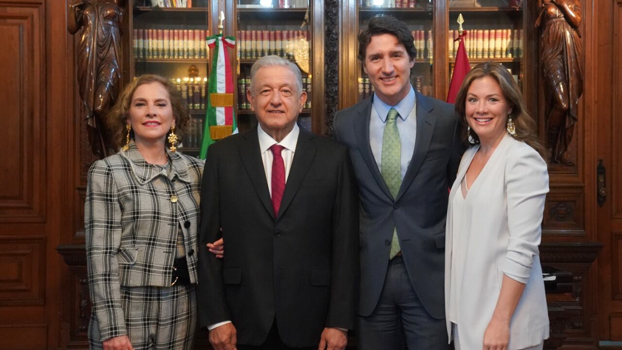 Los mandatarios estuvieron acompañados de sus esposas, Beatriz Gutiérrez Müller y Sophie Trudeau