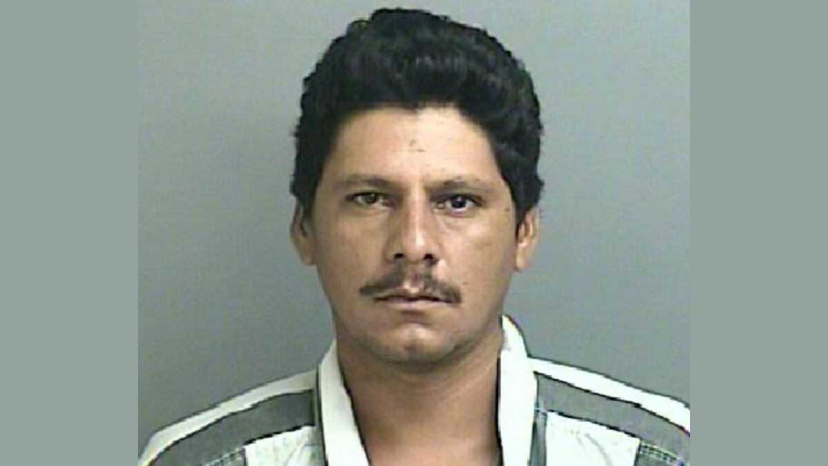 FBI busca a mexicano responsable de masacre en Texas.