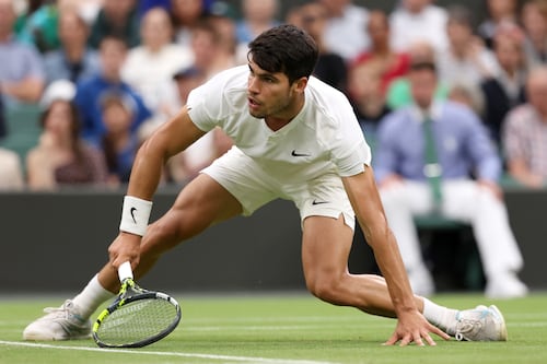 Alcaraz mantiene su dominio en el césped londinense para avanzar a semis de Wimbledon