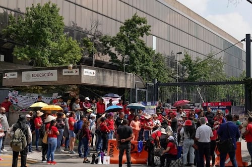 CNTE intensifica protestas: bloqueos simultáneos colapsan vialidades en la CDMX