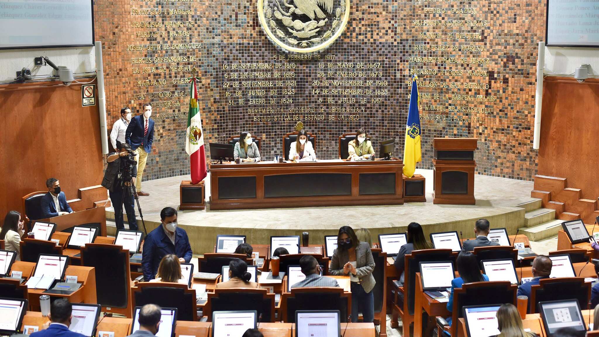 De los 38 diputados, hubo 31 votos para desaforar al magistrado, pues tres legisladores están enfermos de Covid y cuatro, por pertenecer a la Comisión de Responsabilidades, ya no podían votar.