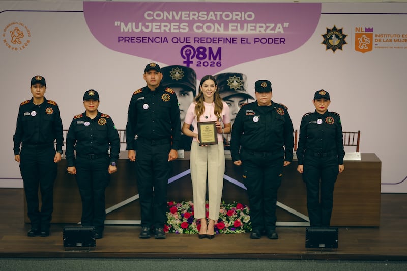 La titular de AMAR a Nuevo León entregó reconocimientos a elementos destacadas y recibió ella misma un galardón por su trabajo en favor de la institución.