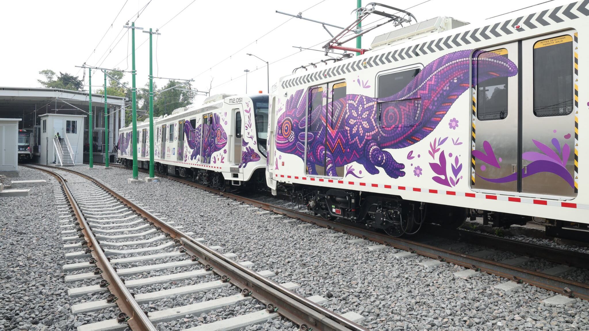 Clara Brugada inauguró las mejoras al Tren Ligero "El Ajolote", con 17 nuevos convoyes articulados que conectan Taxqueña con Xochimilco en 30 minutos