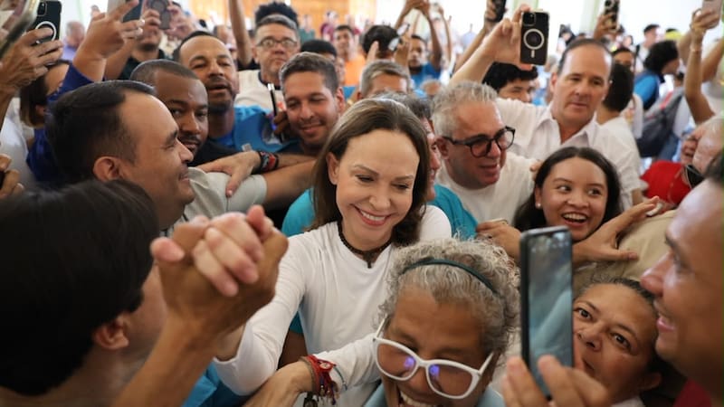 María Corina Machado regresó a Venezuela después de casi diez meses fuera del país y fue recibida por simpatizantes en el estado Lara.