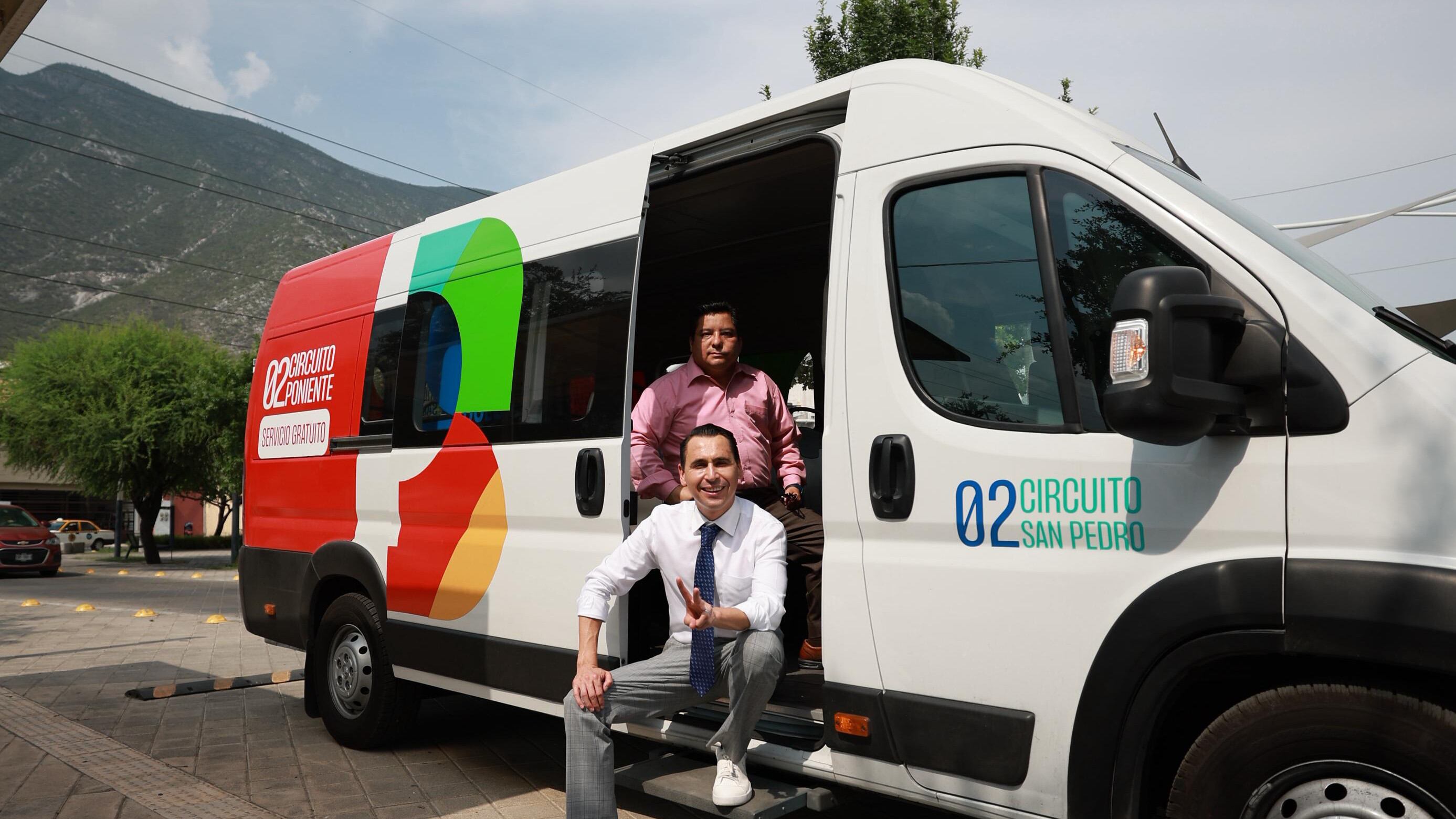 La falta de transporte en algunas zonas del municipio es la principal queja de los vecinos.