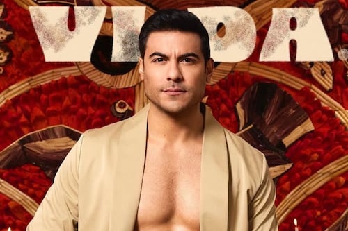 Carlos Rivera celebra sus raíces cantando con mariachi, sierreño y hasta tumbado