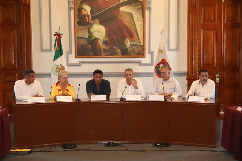 Pepe Chedraui sostiene reunión con presidentes auxiliares para dar seguimiento a obras estatales