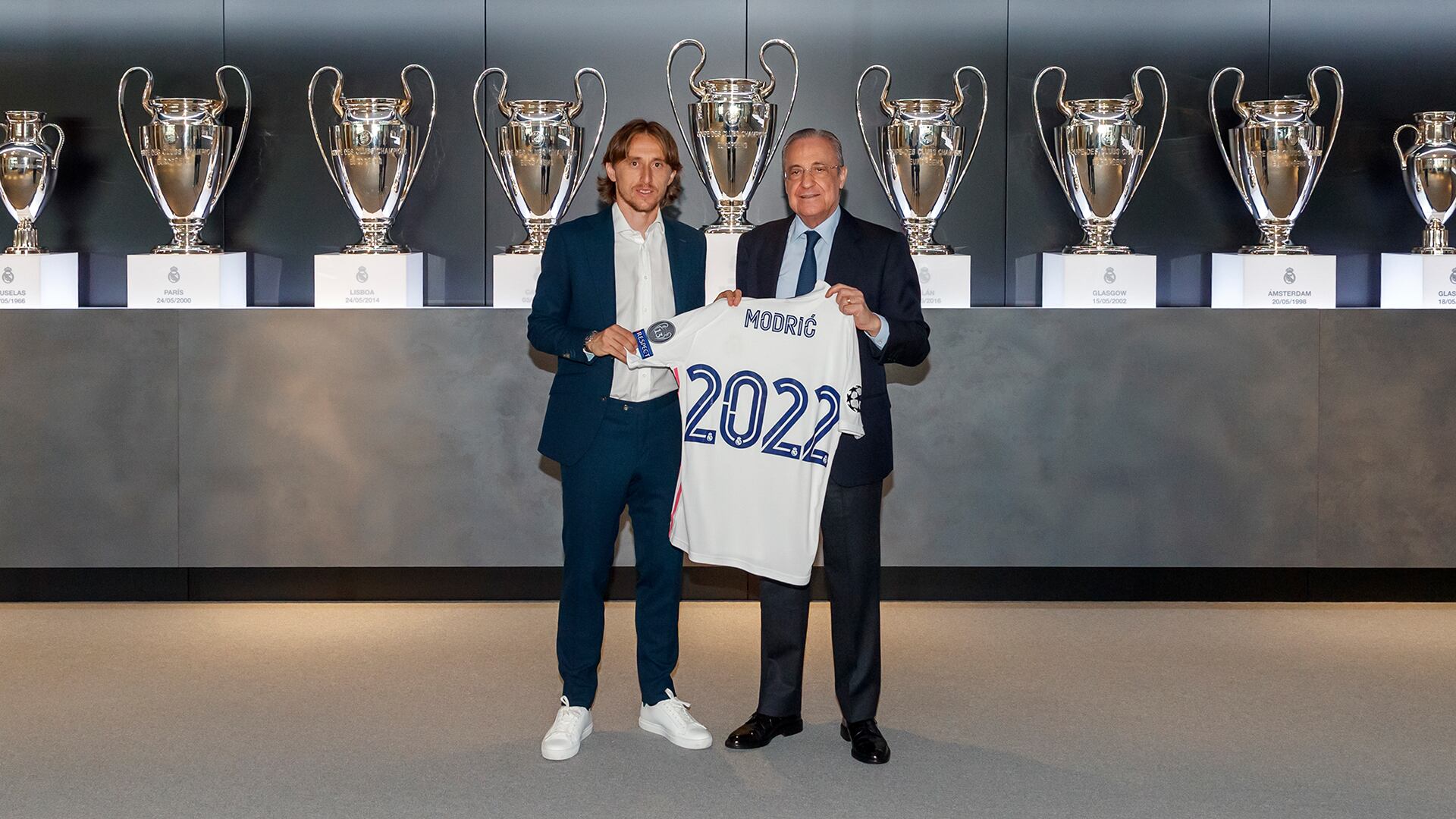 Luka Modric y Florentino Pérez | @realmadrid