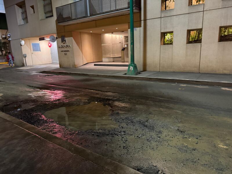 Enormes baches convierten calles de Polanco en una 'zona de guerra'
