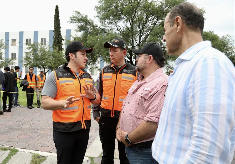 Erik Cavazos, director de Protección Civil, reportó las actividades al gobernador.