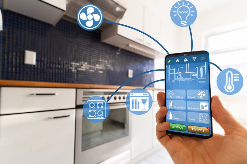 Con los avances en la domótica y los electrodomésticos conectados, ahora es posible convertir tu cocina en un espacio inteligente que simplifique tu vida.