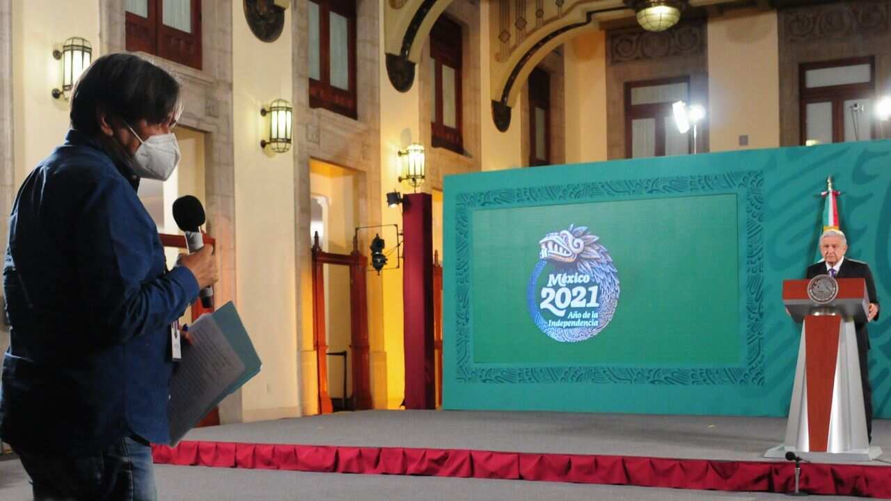 Andrés Manuel López Obrador, presidente de México, encabezó la conferencia mañanera de este miércoles y donde estuvo acompañado por Rosa Icela Rodríguez, titular de la Secretaría de Seguridad y Protección Ciudadana, María Luisa Albores, secretaria de Medio Ambiente y por Elizabeth Vilchis, encargada de la sección, Quién es Quién en las Mentiras. Durante la conferencia se llevó a cabo el derecho de réplica del periodista Julio Hernández "Astillero".