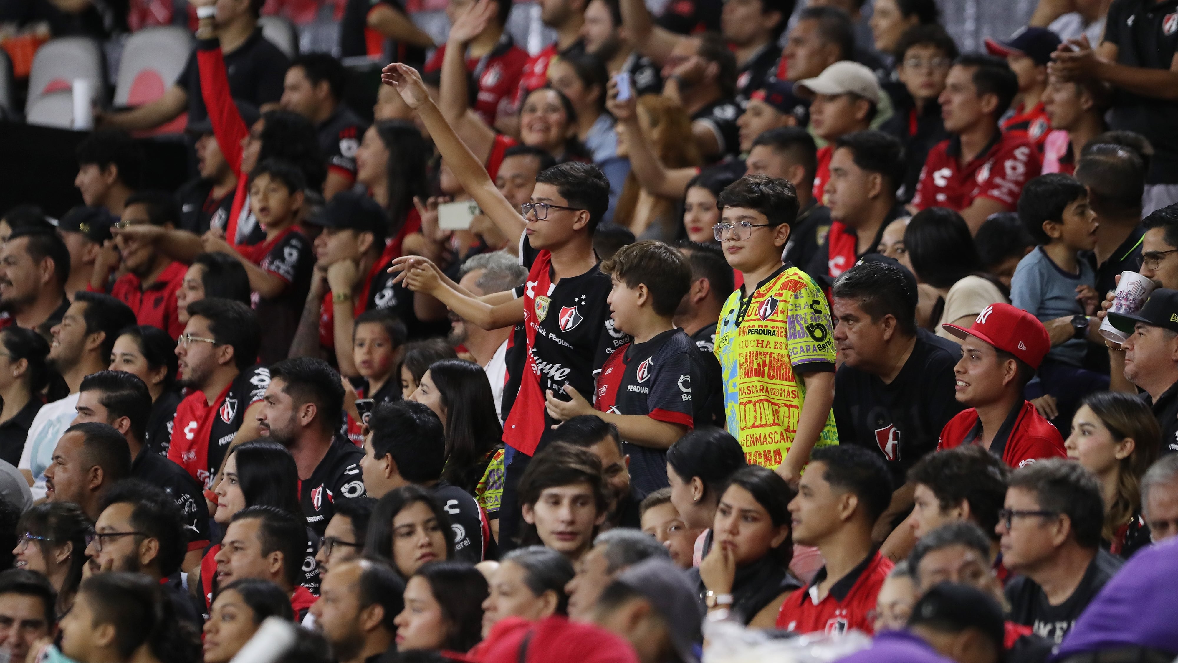 La afición del Atlas no tiene buen historial pues en 2022 protagonizaron una lamentable pelea en Querétaro.