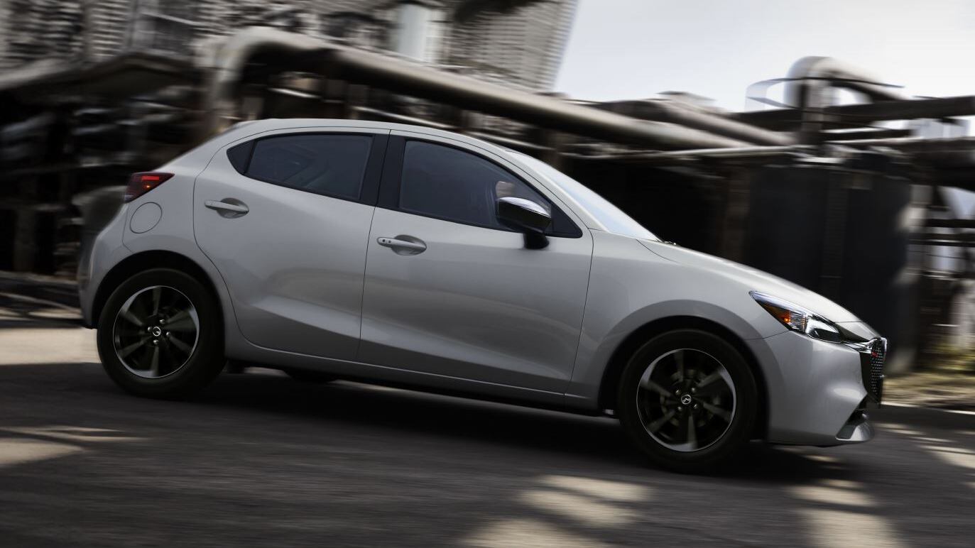 Mazda 2 signature 2024