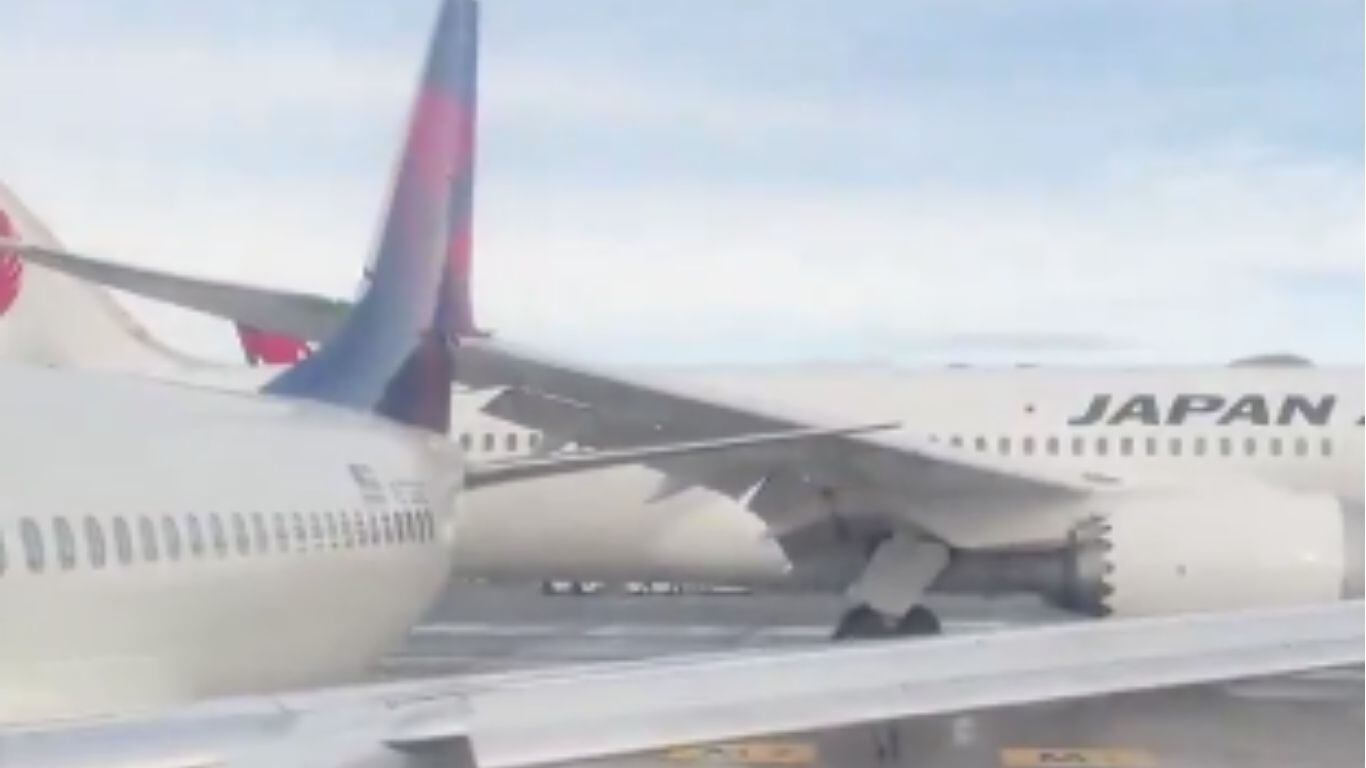 Aviones chocan en el aeropuerto de Seattle