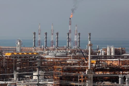 Gasolina más cara, así es como la escalada con Irán puede golpear el bolsillo de millones