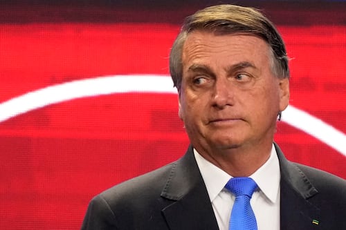 Bolsonaro se jacta de ser el “único jefe de Estado” en no acatar restricciones contra Covid-19