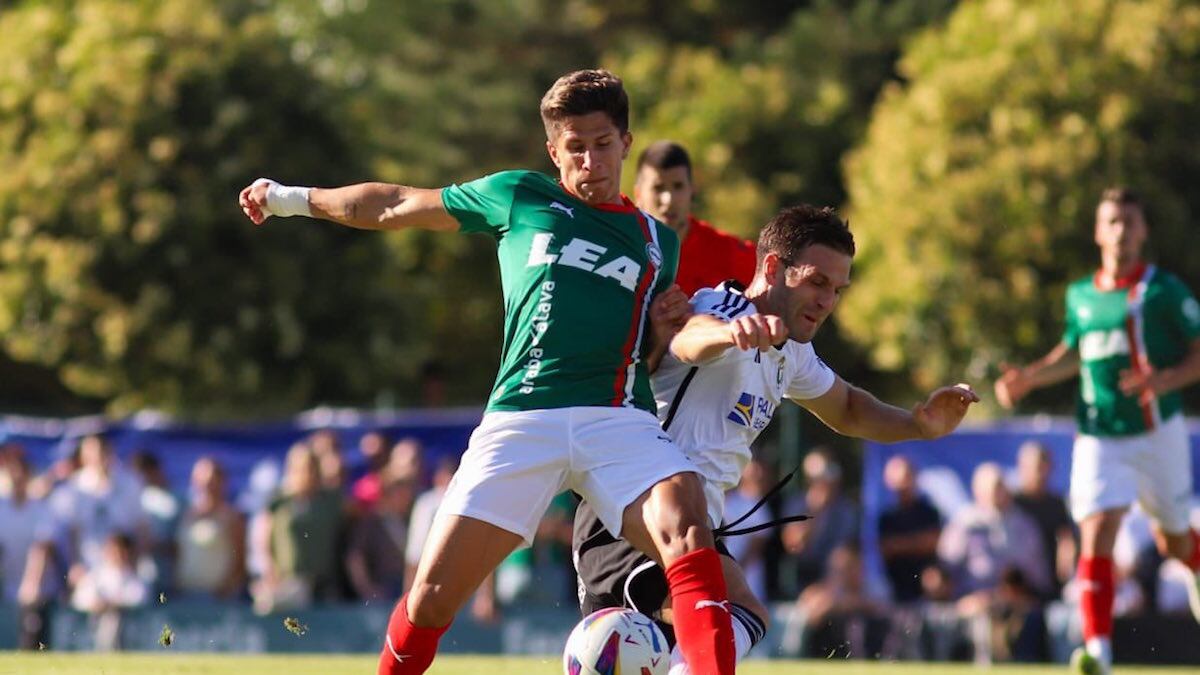 Giuliano Simeone sufre grave lesión en partido amistoso con el Alavés.