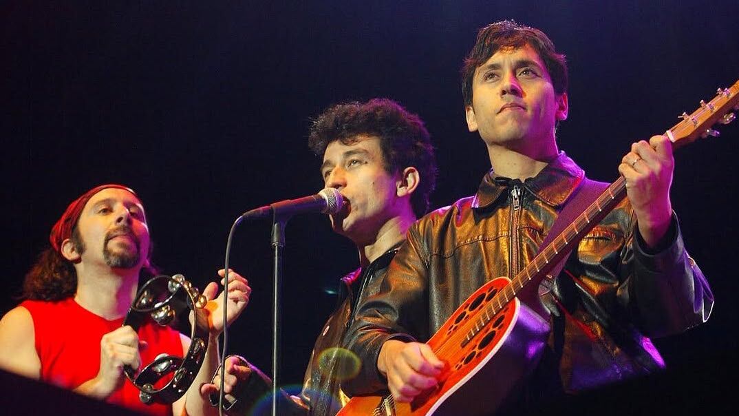 Alejandro Tapia es el autor de "Ya viene la fuerza. Los Prisioneros 1980-1986"