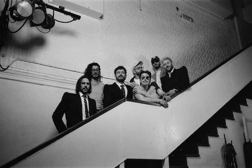 Los Mesoneros refrescan su sonido junto a Morat con “Te Lo Advertí”