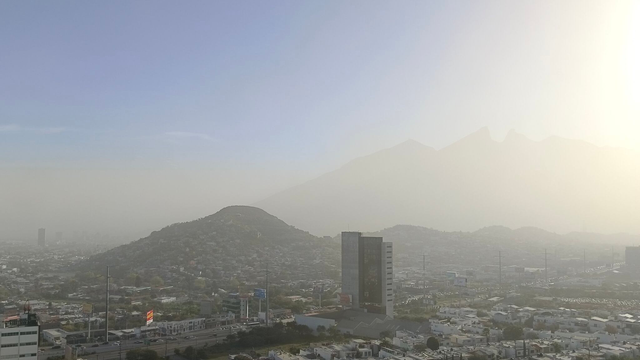 Frente frío 27 y mala calidad del aire en NL, la zona más contaminada del mundo, causarán enfermedades respiratorias
