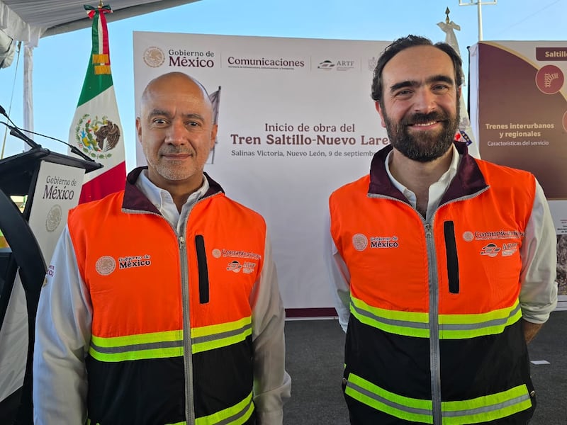 Jesús Antonio Esteva Medina, secretario de Infraestructura, Comunicaciones y Transportes y Andrés Lajous, titular de la Agencia Reguladora de Transporte Ferroviario.