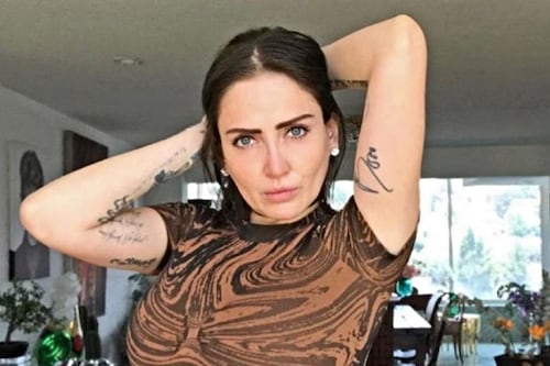 Celia Lora se da un baño con Gene Simmons de KISS en pleno concierto