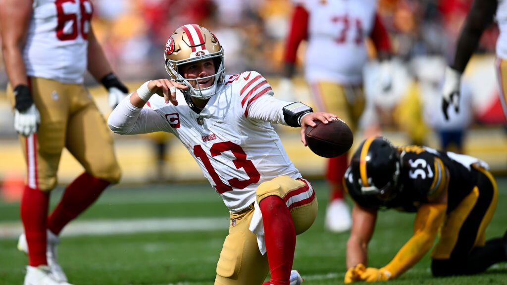 Brock Purdy debutó la temporada pasada contra Miami Dolphins.