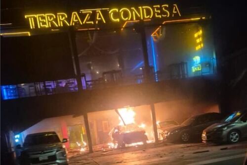 Atacan bar en Zacatecas: incendian vehículos y causan explosión