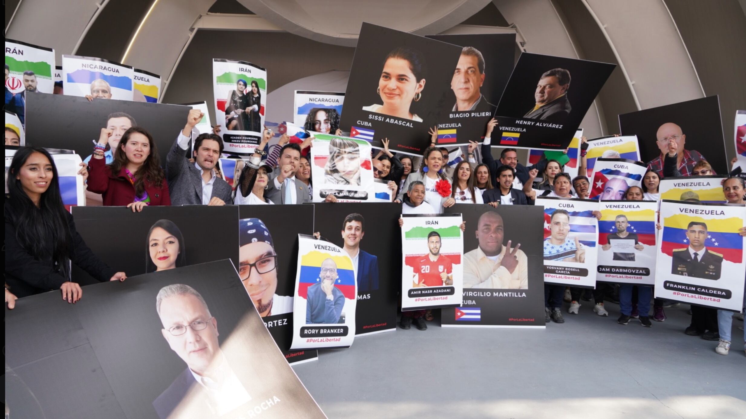 Exposición fotográfica Voces de Luz, en Medio de la Oscuridad