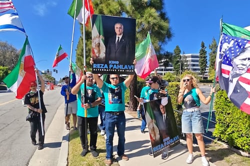 Irán llega al Mundial 2026 entre protestas; opositores se hacen presentes en su hotel