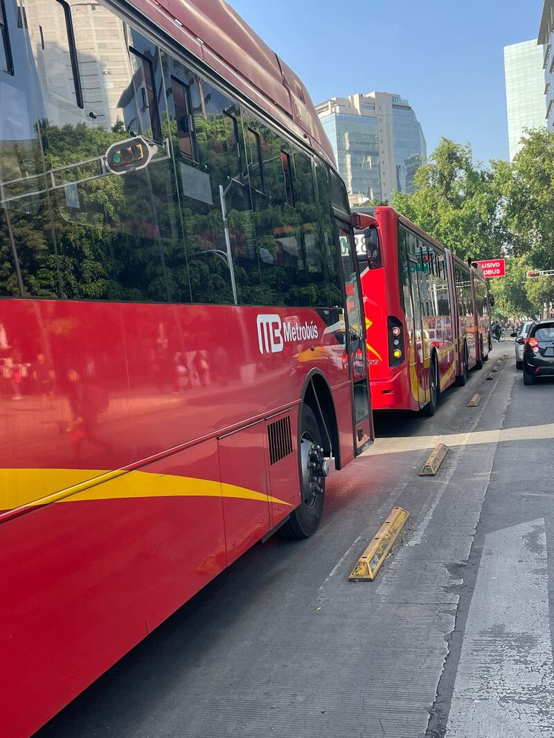 Manifestaciones del SME y CNTE colapsan tránsito en Reforma e Insurgentes