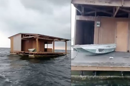 ¡Se lo llevó la corriente! Restaurante aparece flotando en Veracruz tras desbordamiento de ríos
