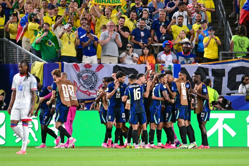 Brasil golea a Haití en la segunda fecha del Mundial y se apodera del Grupo C