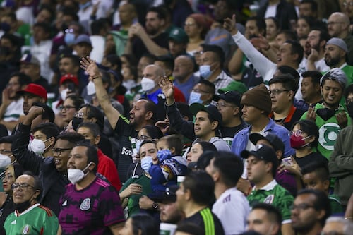 “Haciendo todo menos entrenar”: Afición revienta al Tri previo al Mundial