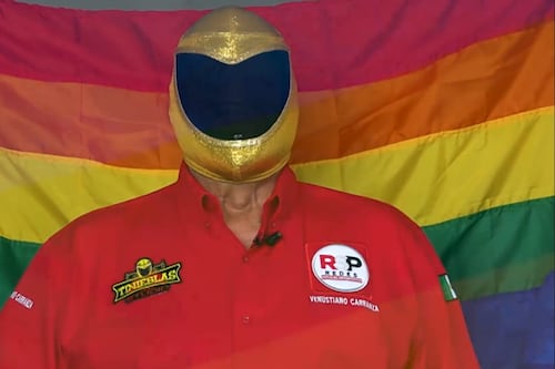 Tras su tropiezo en debate, Tinieblas se disculpa y anuncia agenda LGBT+