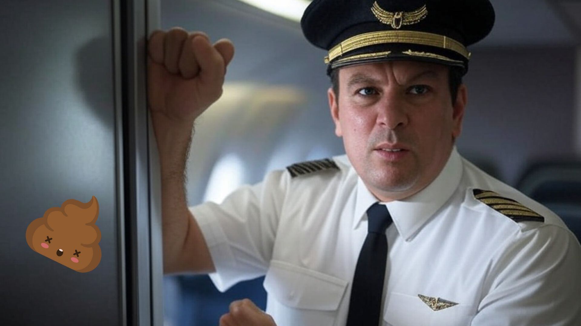 ¡Estaba estriñido! Piloto saca a pasajero del baño en pleno vuelo y lo arrestan por salir con los pantalones abajo