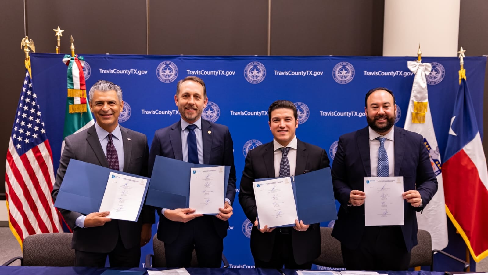 Rubén Becerra, juez de Hays County; Andy Brown, de Travis County ; Samuel García, gobernador de Nuevo León y Emmanuel Loo, subsecretario de Economía.