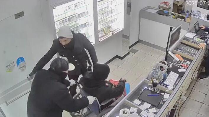 Delincuentes simularon discapacidad para robar una joyería