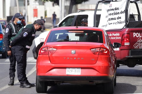 Multa de hasta 2 mil pesos a 6 de cada 10 poblanos que no verificaron